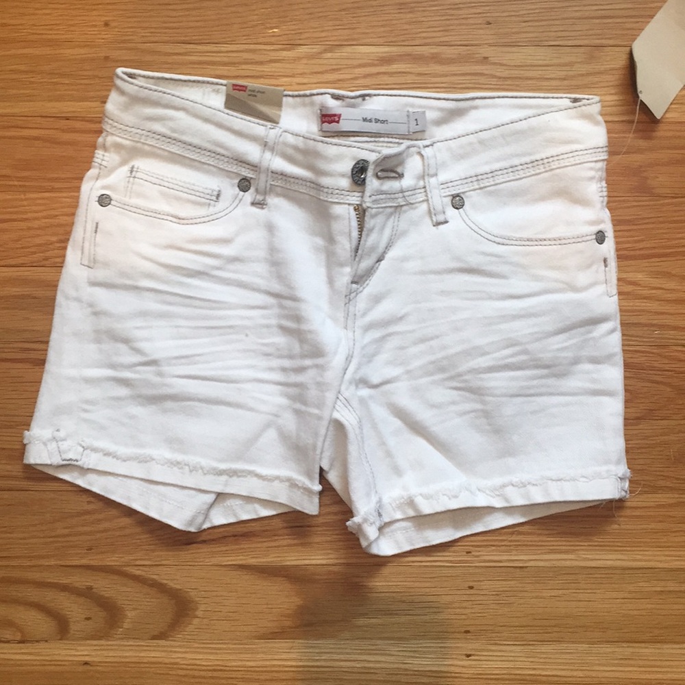 Cute LEVI jean shorts!!
